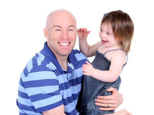 Красивий батько з милою дочкою ділиться сміхом — стокове фото