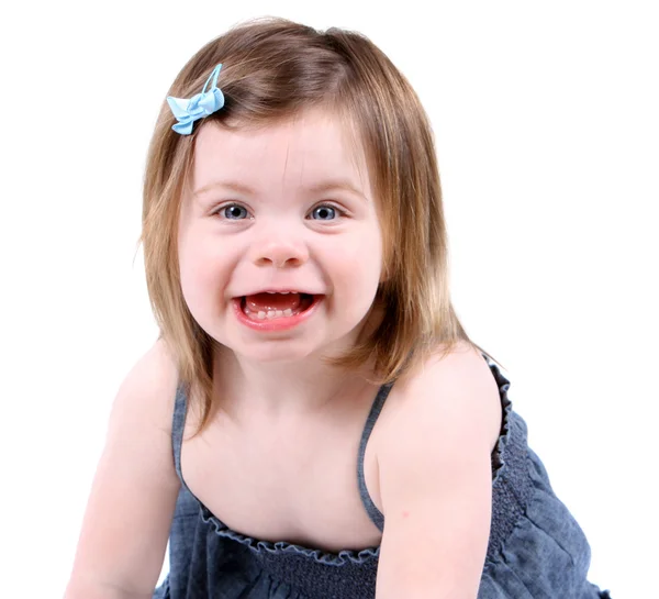 Ładny mały portret dziewczyny malucha na białym tle — Zdjęcie stockowe
