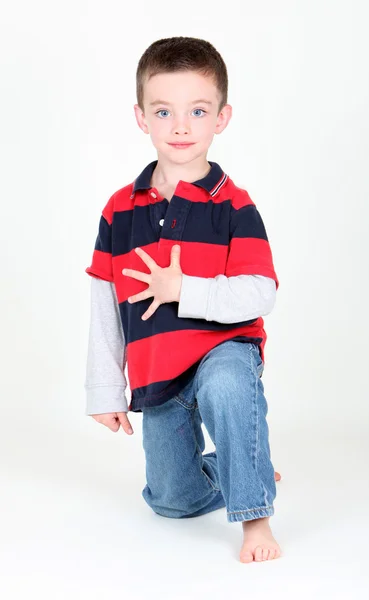 Óvodai fiú fehér háttér — Stock Fotó