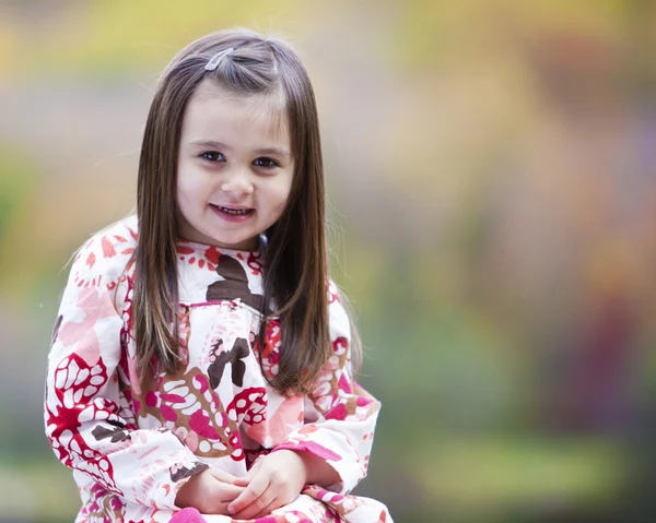 Schönes hispanisches Kinderporträt — Stockfoto