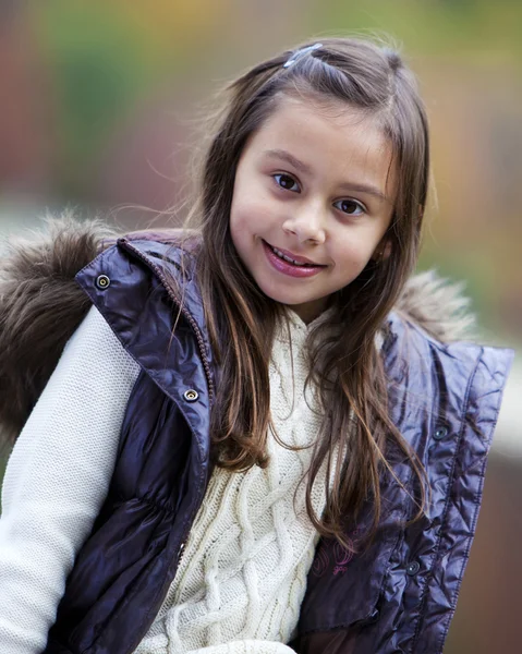 美しいヒスパニック系の子供のポートレート — ストック写真