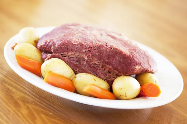 Traditionelles Corned Beef Dinner — Stockfoto