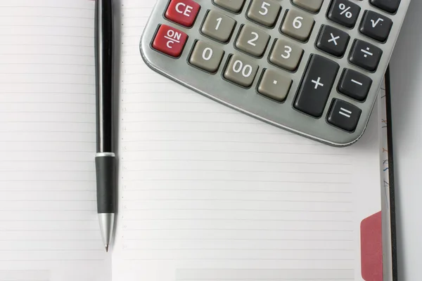 Kalkulačka a pero — Stock fotografie
