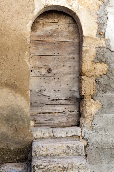 Mittelalterliche Tür — Stockfoto