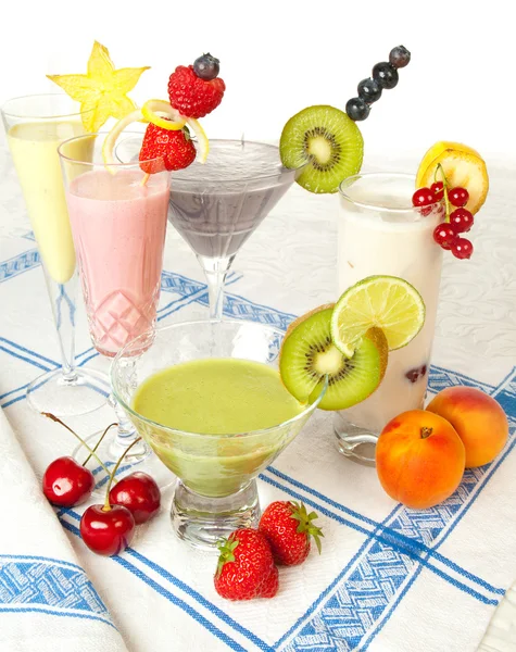 Färgstark smoothie drinkar — Stockfoto