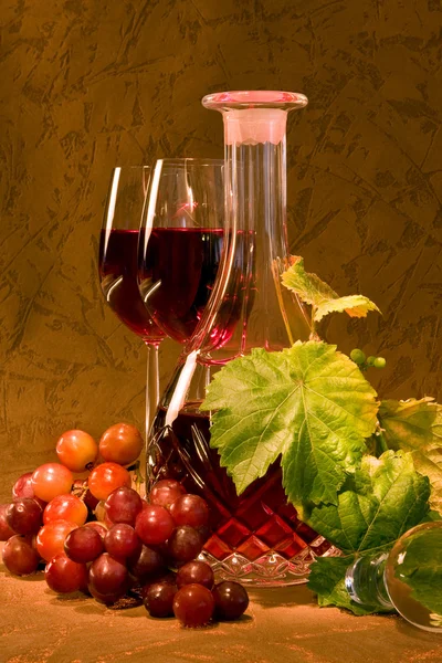 Вино в хрустальном бокале — стоковое фото