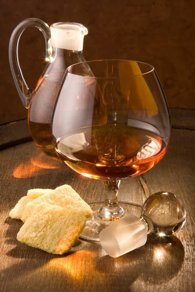 Cognac and crackers — Stock Photo, Image