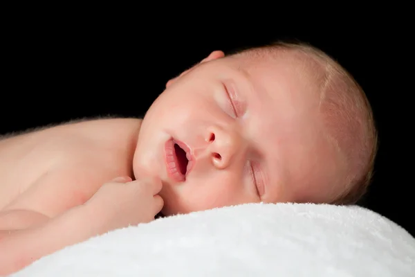 Schlafender neugeborener Engel — Stockfoto