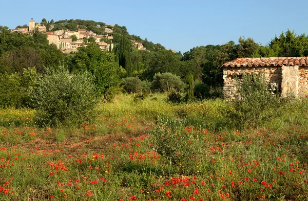 Provenza villaggio e papaveri — Foto Stock