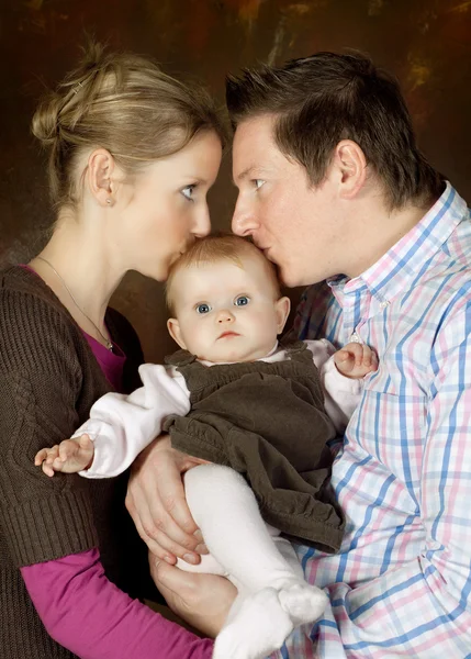 Couple kissing baby — Stock Photo, Image