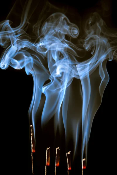 冰壶熏香的烟 — 图库照片