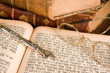Torah pointer and glasses clipart