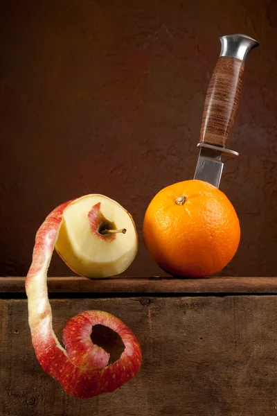 Gepelde fruit op een dolk — Stockfoto