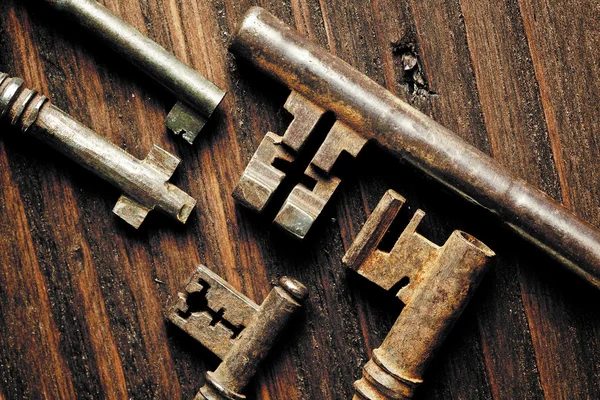 Grunge rostiga nycklar — Stockfoto