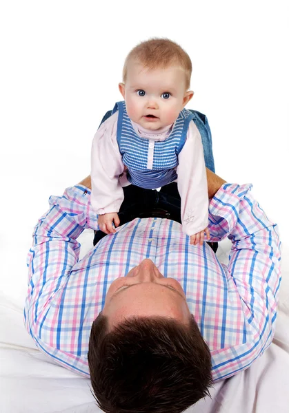 Bebé en el vientre del padre — Foto de Stock
