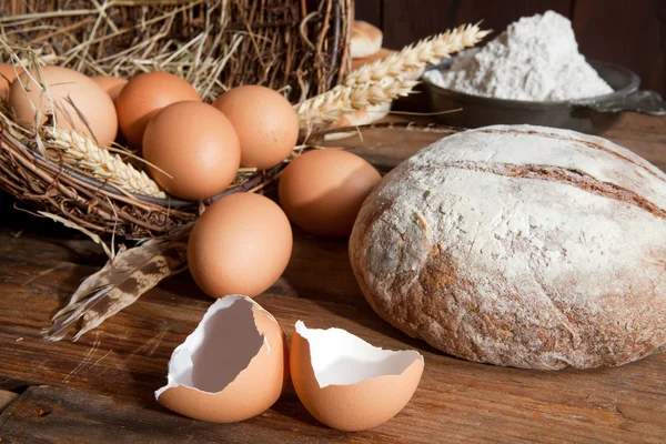 面包面粉和鸡蛋 — 图库照片