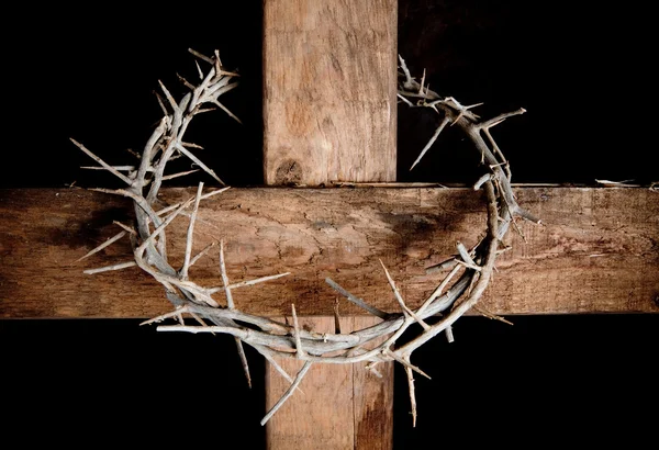 Крест и корона — стоковое фото