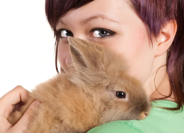 Tiener met huisdier konijn — Stockfoto