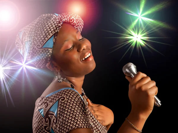 Africká žena zpívá — Stock fotografie