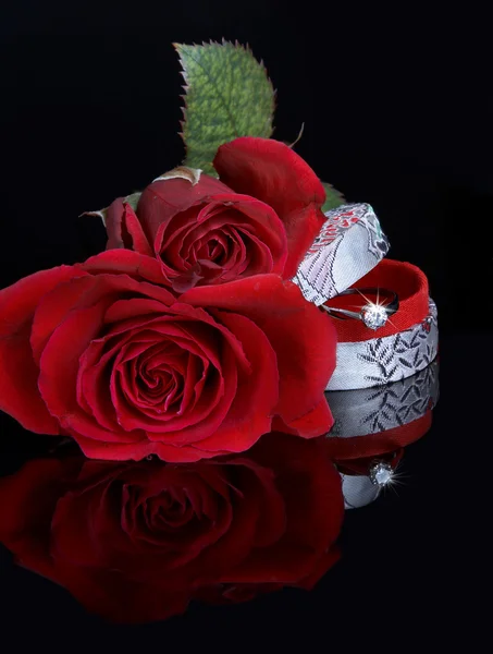 玫瑰和钻石 — 图库照片