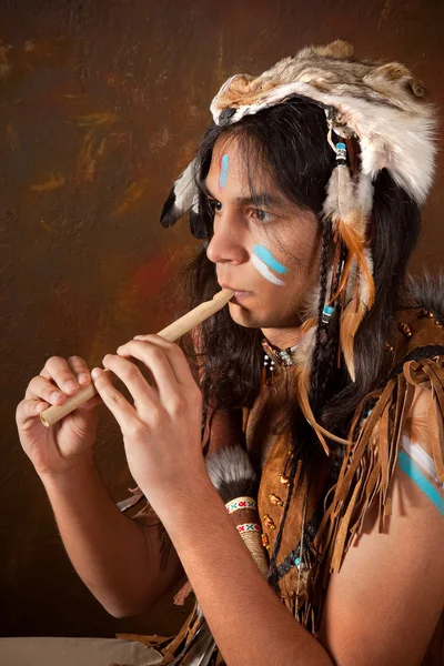 Indian playing the flute — Stock Photo, Image