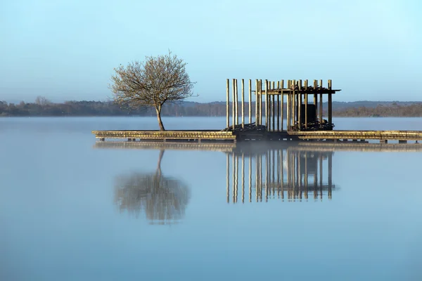 Zen sjön i dimman — Stockfoto