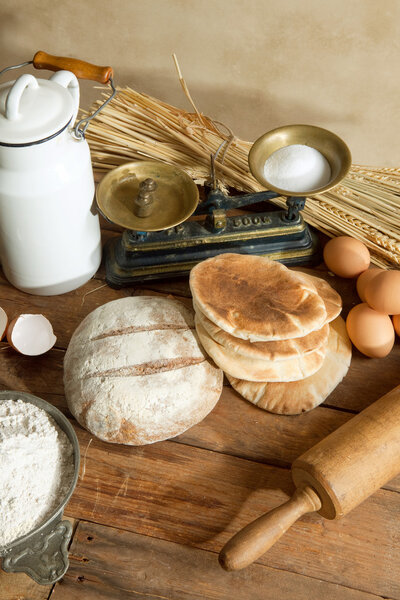 Сельский хлеб и яйца
