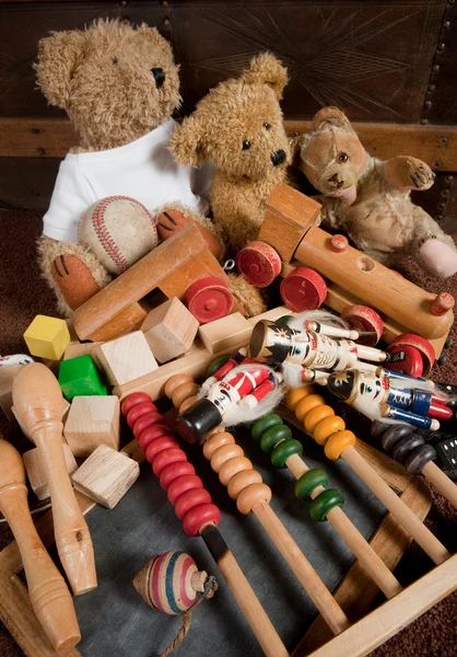 Medvídky a staré hračky — Stock fotografie