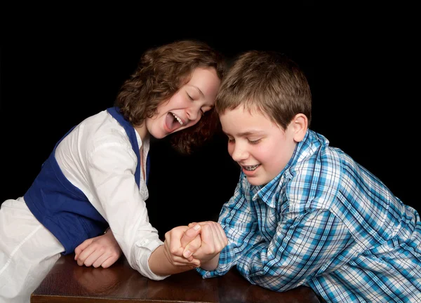 Arm-wrestling teenagers — Stock Photo, Image
