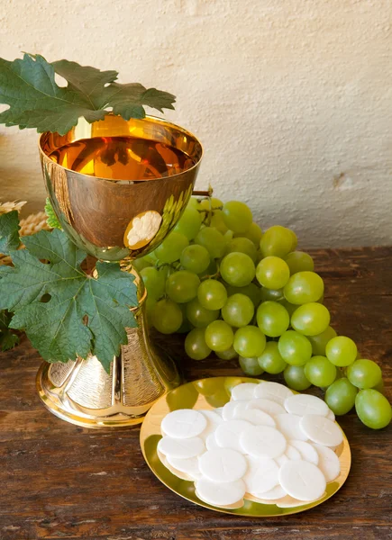 聖体拝領のパンとワイン — ストック写真