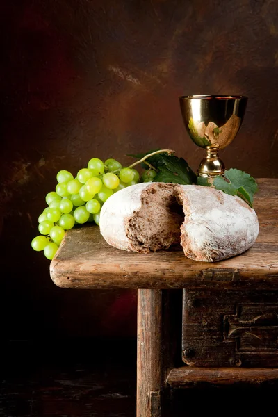 Sacred wine and bread — Stock Photo, Image