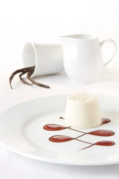 Белый десерт — стоковое фото