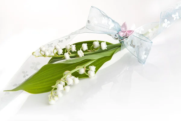 Lillies with romantic bow — Stock Photo, Image