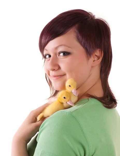 Paskalya ducklings kızla — Stok fotoğraf