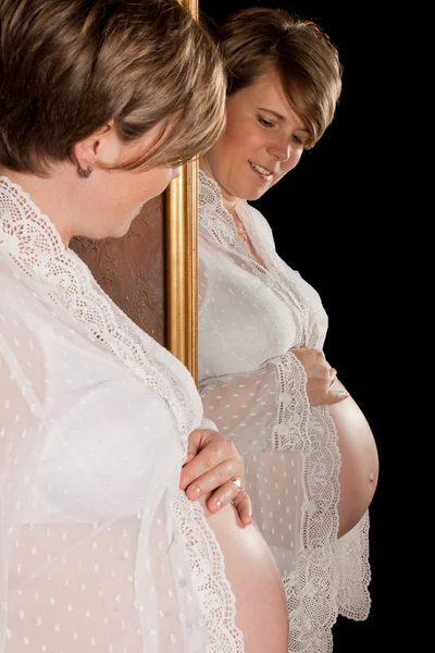 Riflessione sulla gravidanza — Foto Stock