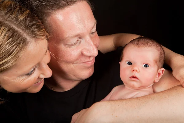 Familjeporträtt med baby — Stockfoto
