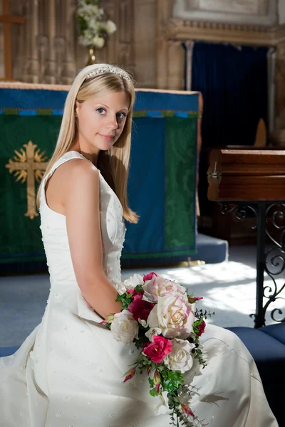 Posing bride — Stock Photo, Image
