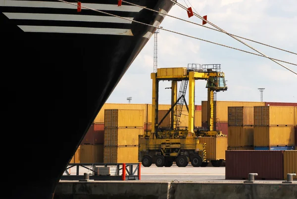 Autocarro con container — Foto Stock