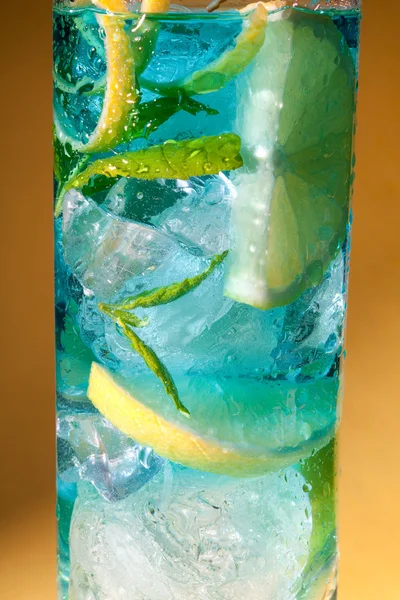 Primo piano cocktail blu — Foto Stock
