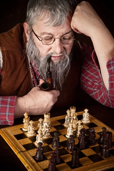 Old chess player — Stock Photo, Image