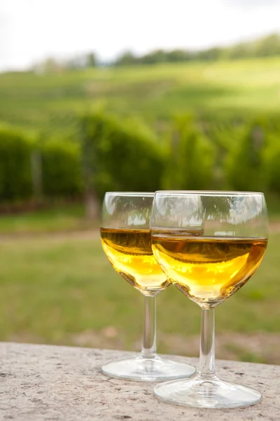 Alsace şarap gözlük — Stok fotoğraf