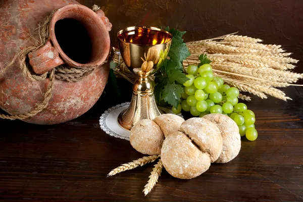Причастие вино и хлеб — стоковое фото