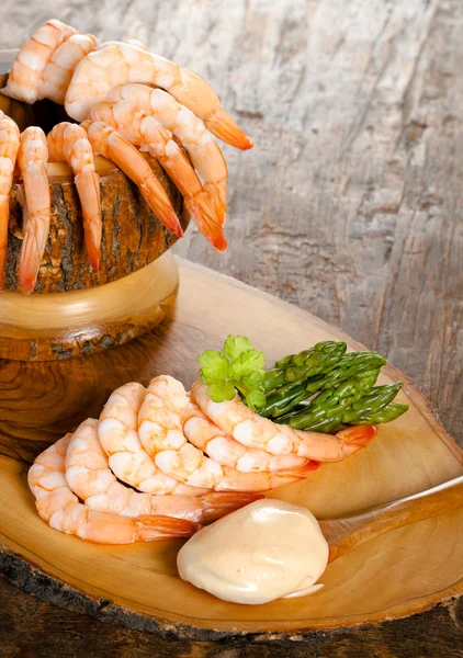 Asparagus and shrimps — Stock Photo, Image