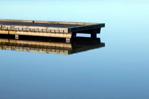 Bryggan vid sjön — Stockfoto