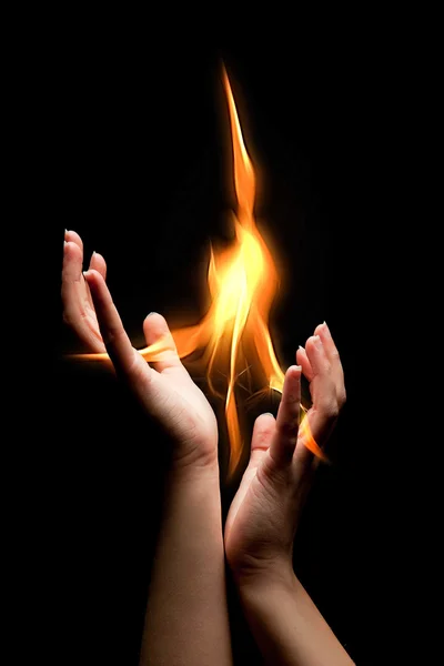 Mãos flamejantes — Fotografia de Stock