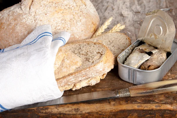 Pão e sardinhas — Fotografia de Stock