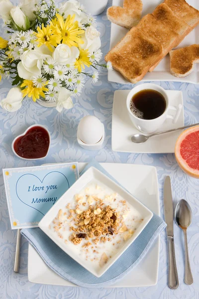 Breakfast for mom — Stock Photo, Image