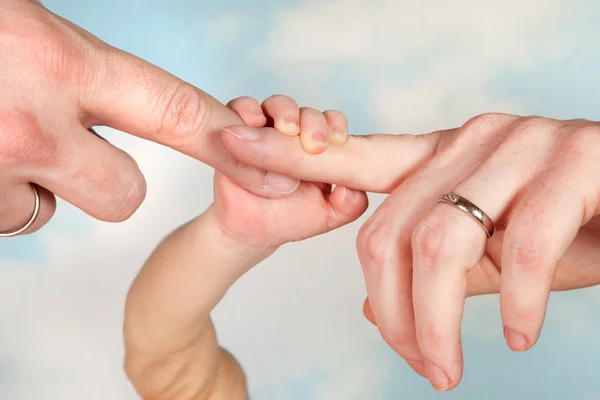 Baby holding parents hands — Stock Photo, Image