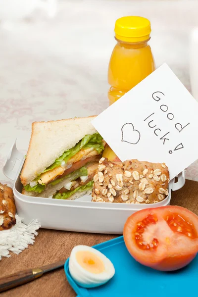 Good luck note in lunchbox — Stock Photo, Image