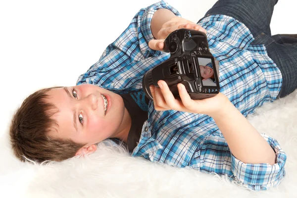 Хлопчик з камерою — стокове фото